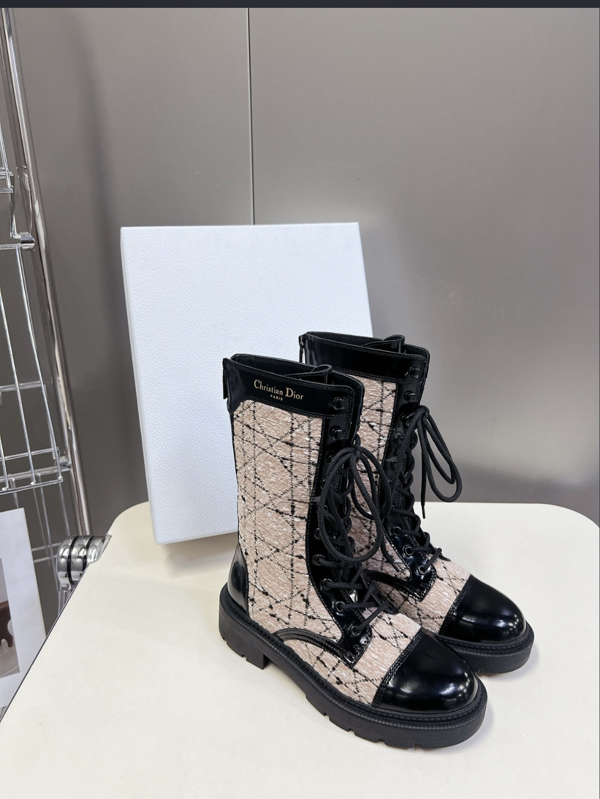 DIOR D-MAJOR–STYLE LACE-UP BOOTS – BEIGE CANNAGE / BLACK