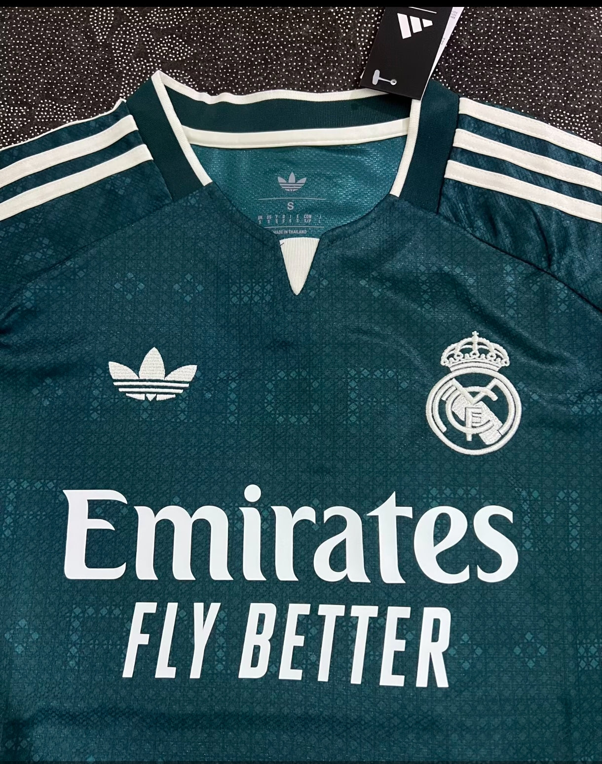 Camiseta de fútbol visitante del Real Madrid 26/27