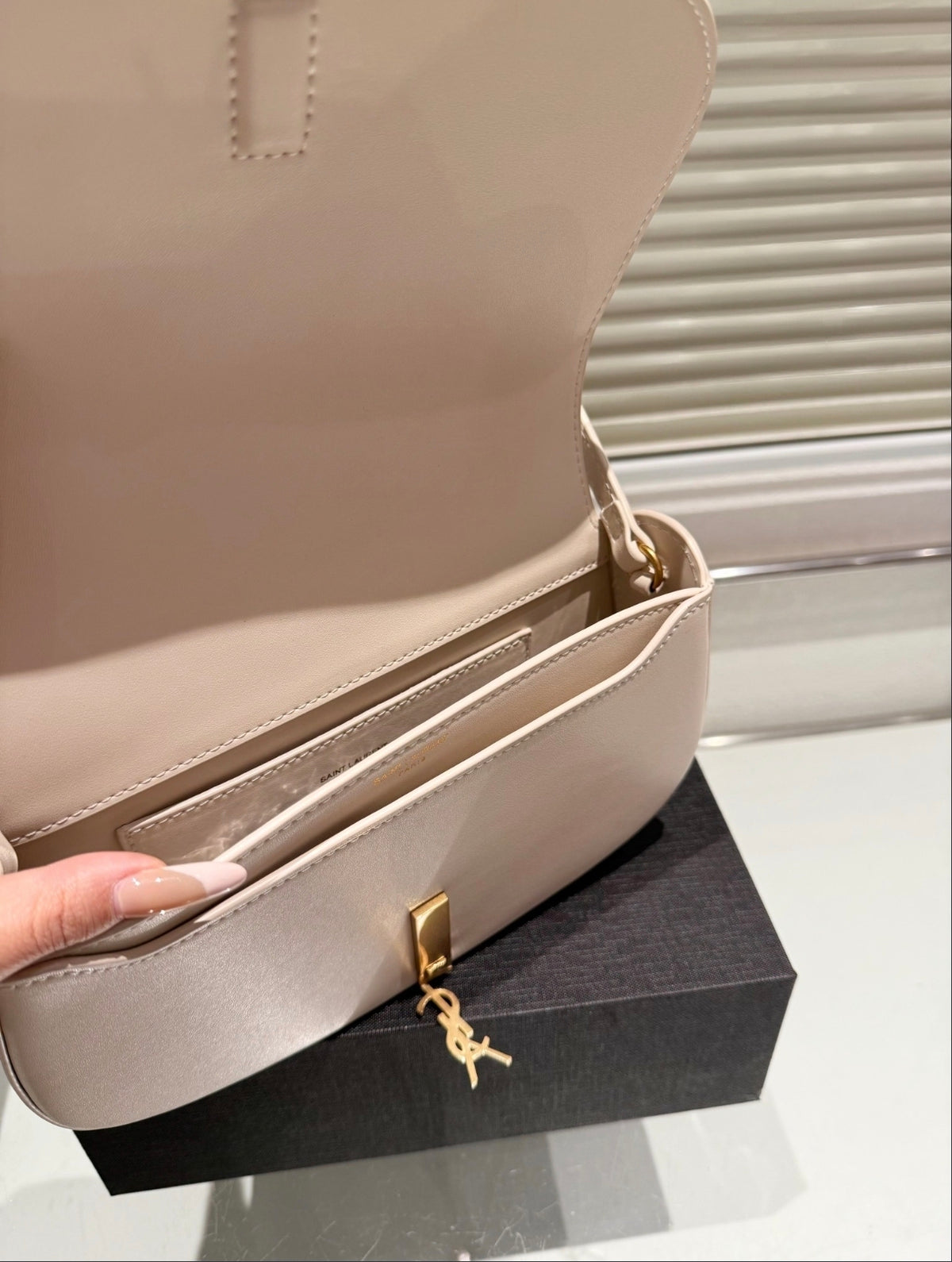 SAINT LAURENT LE 5 À 7 – CREAM / GOLD