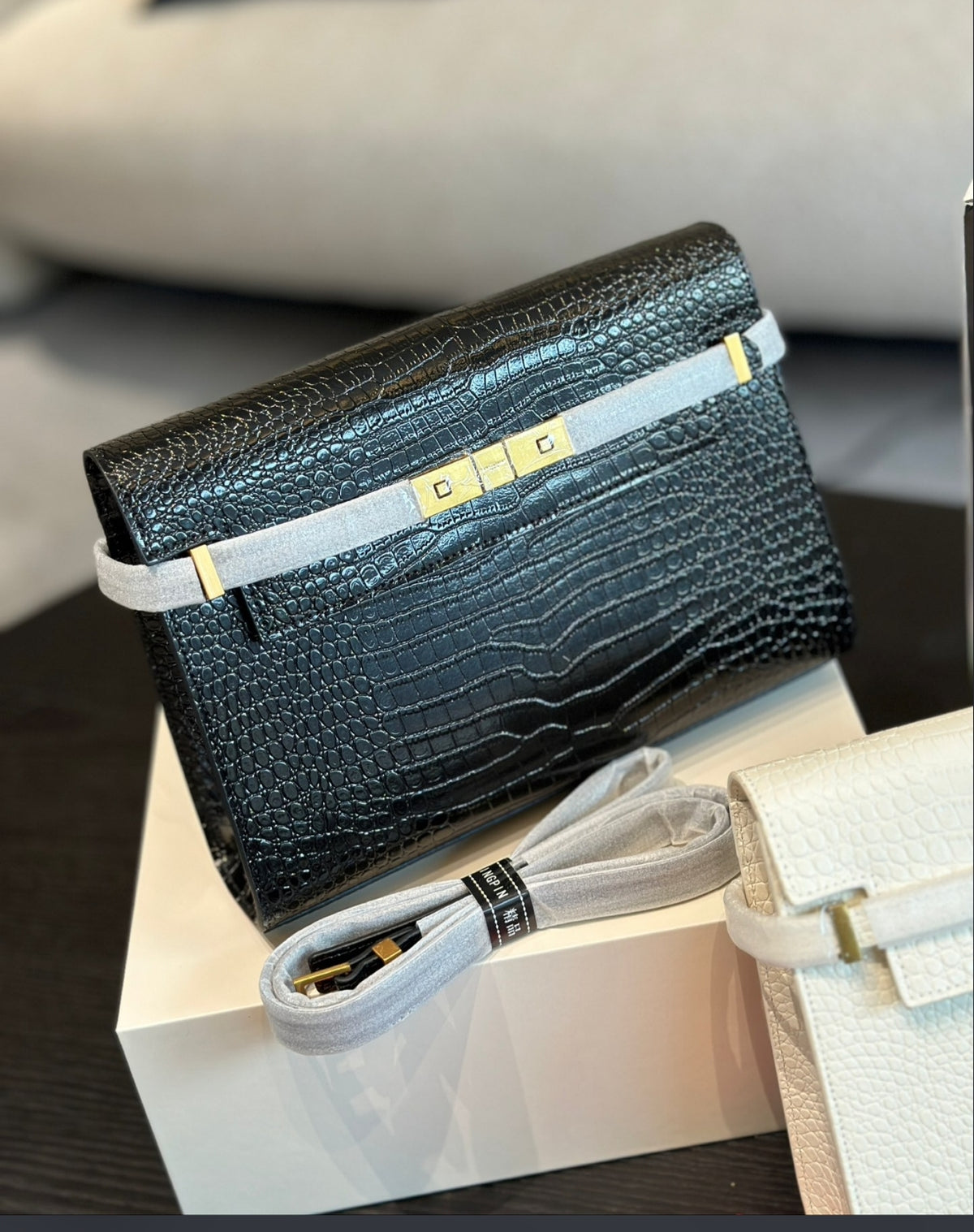 Yves Saint Laurent Manhattan Medium