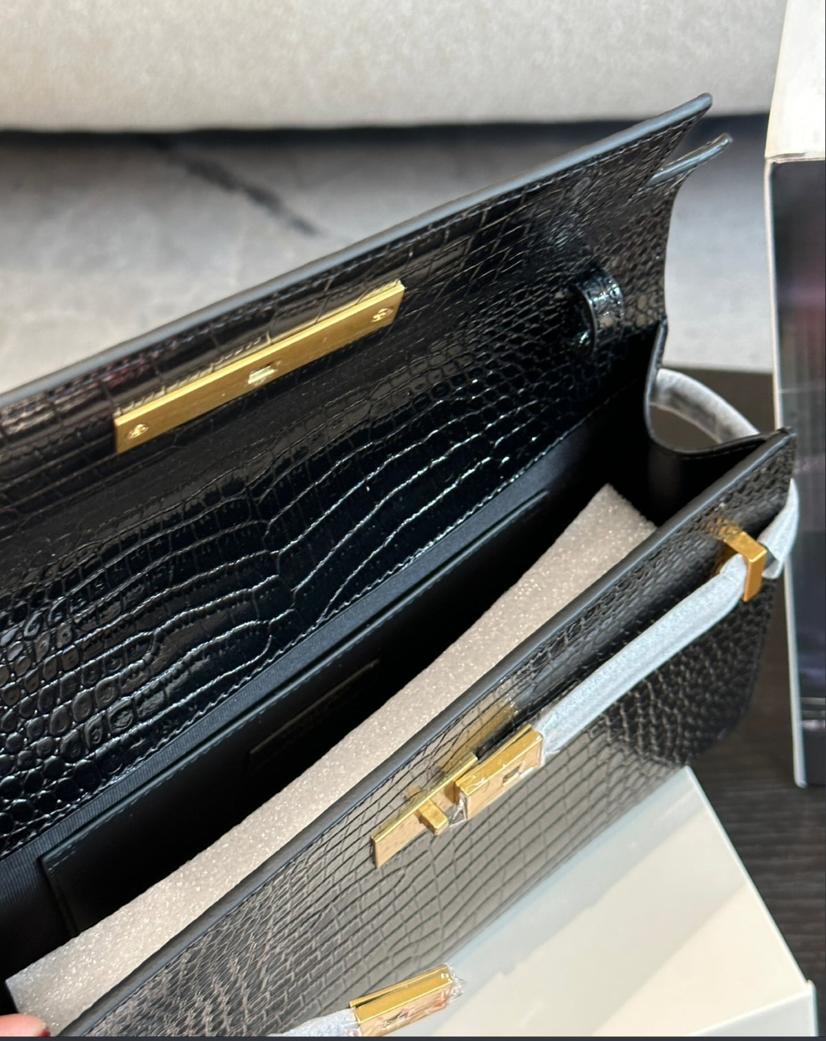 Yves Saint Laurent Manhattan Medium