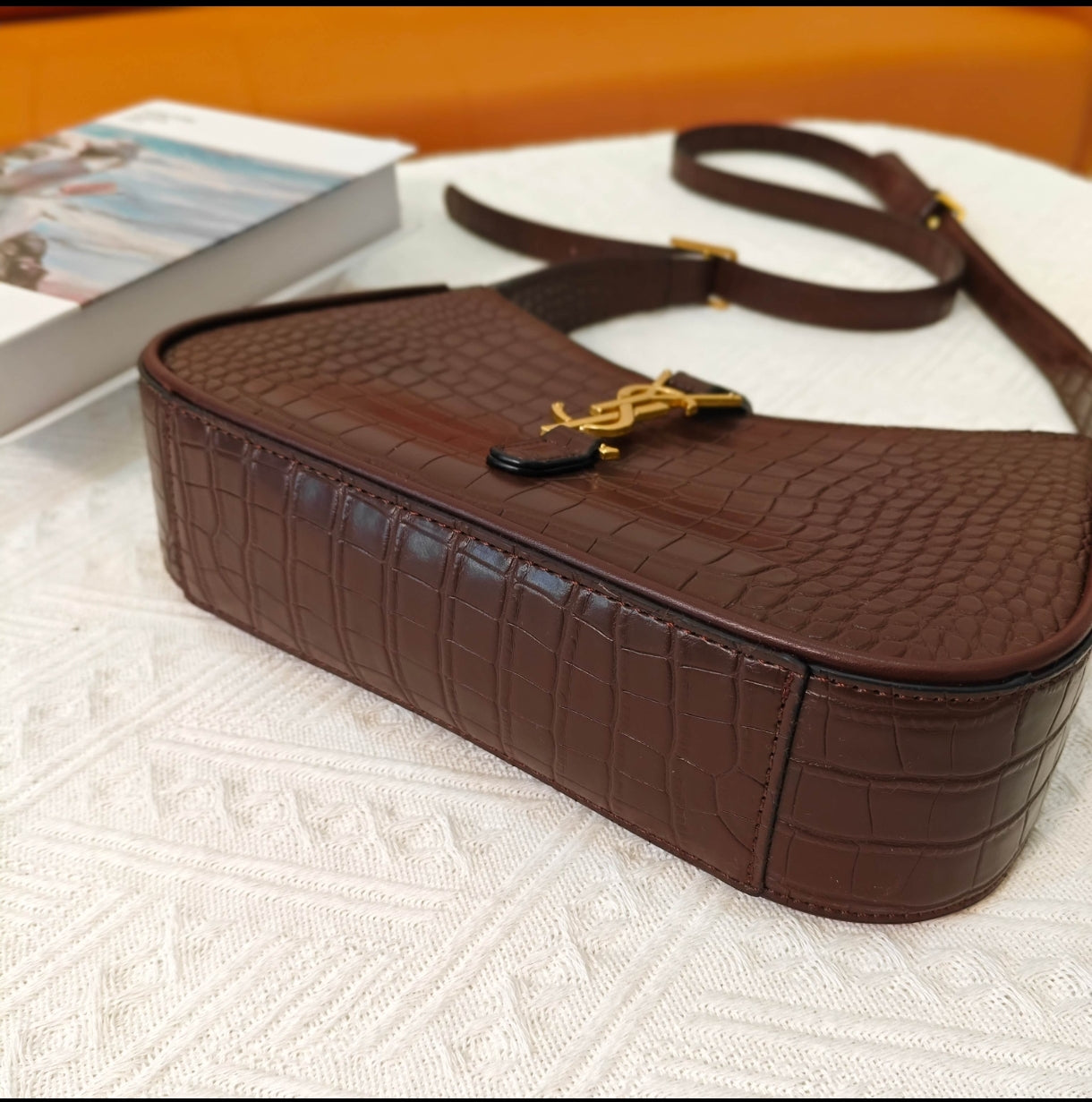 Saint Laurent Le 5 à 7 Hobo