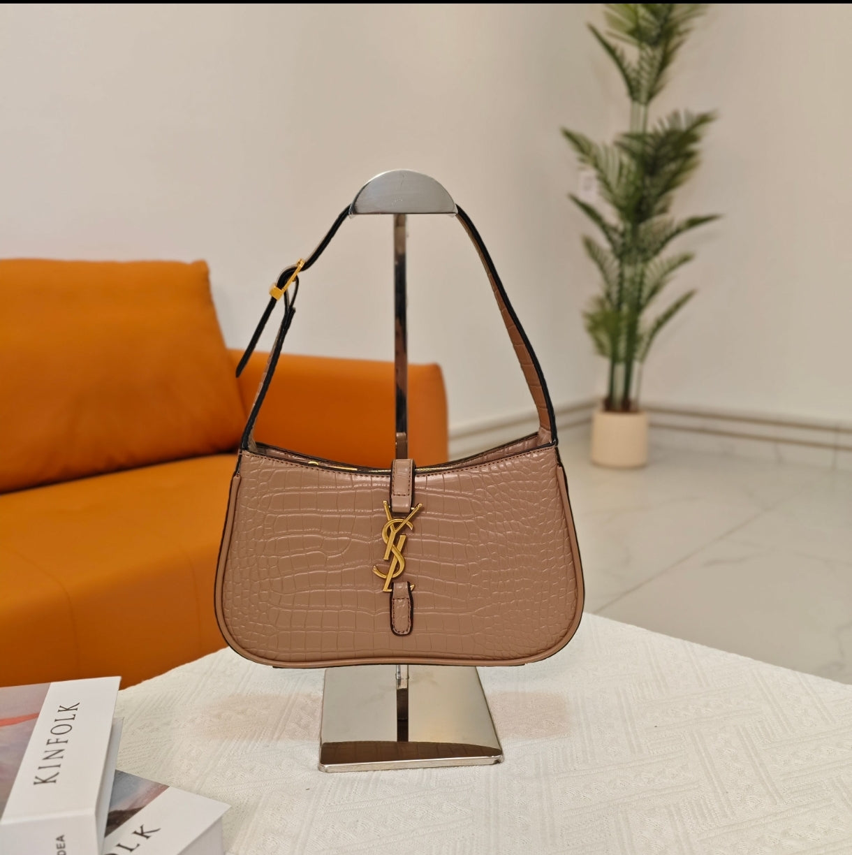 Saint Laurent Le 5 à 7 Hobo