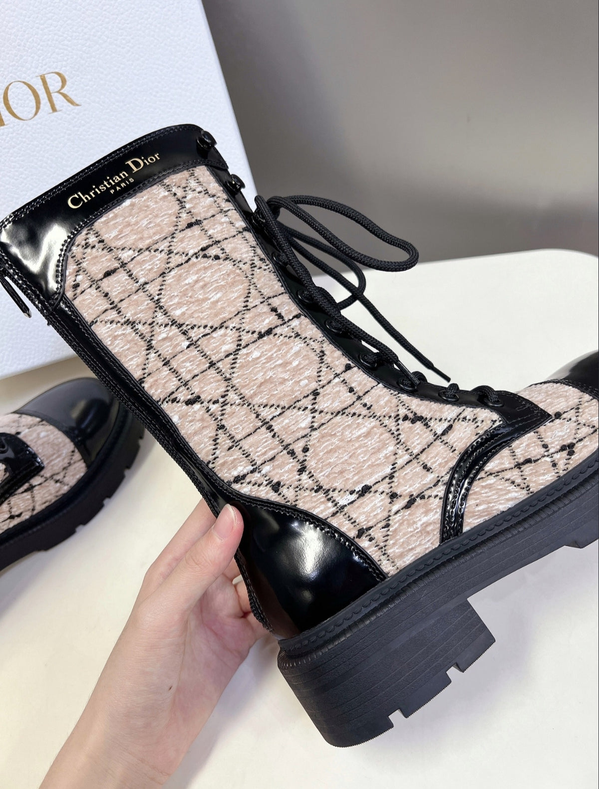 DIOR D-MAJOR–STYLE LACE-UP BOOTS – BEIGE CANNAGE / BLACK