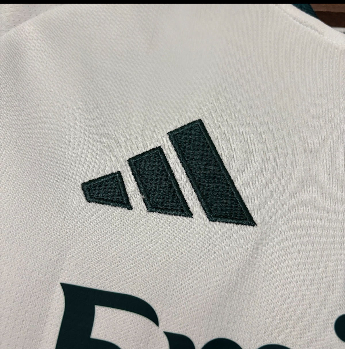 Camiseta de fútbol local del Real Madrid 26/27
