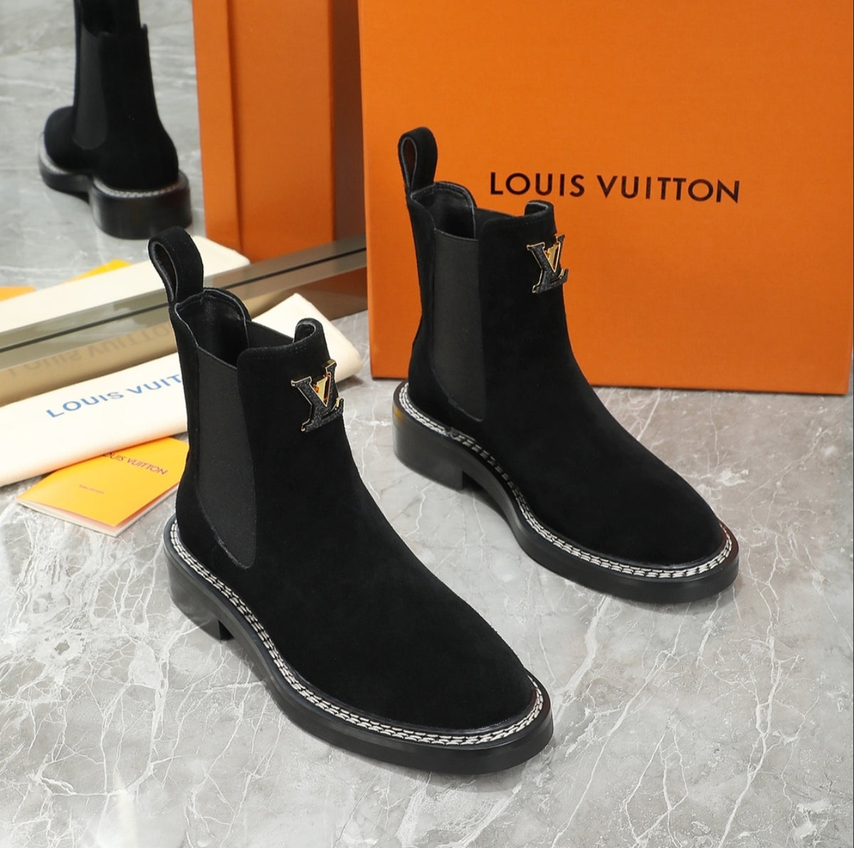 LOUIS VUITTON LV CHELSEA BOOTS – BLACK