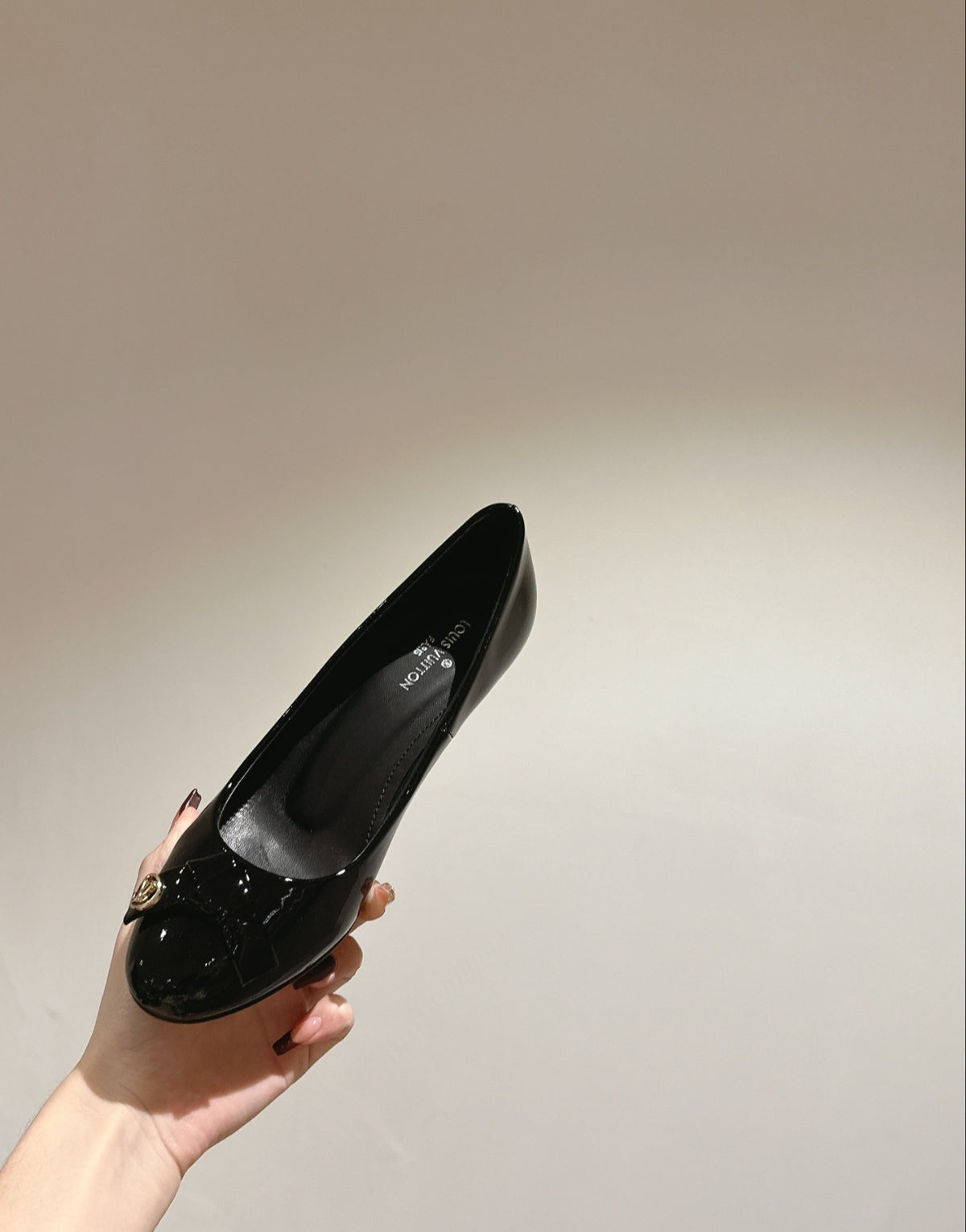 LOUIS VUITTON MALLETAGE PATENT PUMPS – BLACK