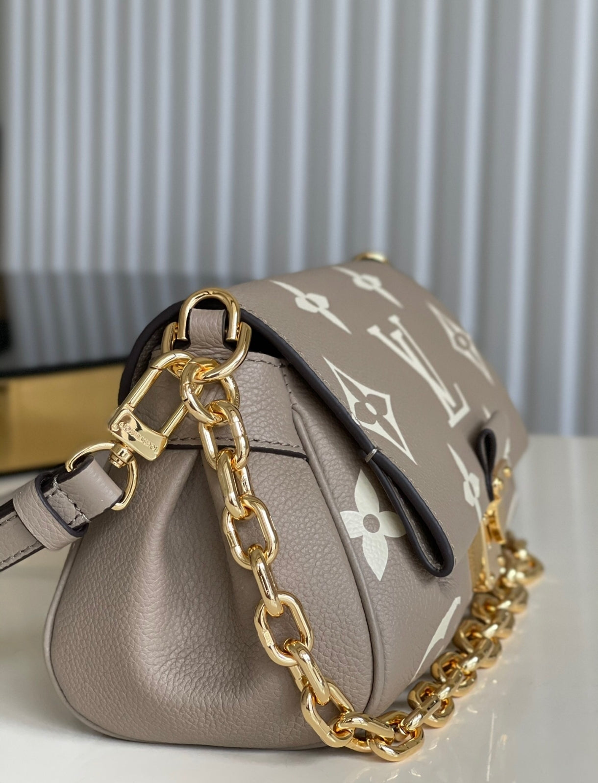 Louis Vuitton Pochette Métis East West