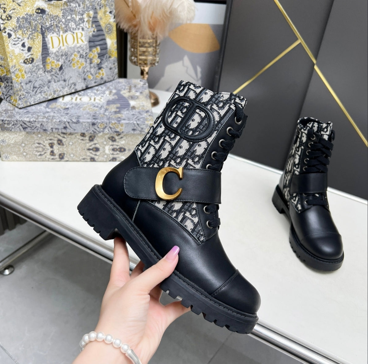DIOR OBLIQUE LACE-UP COMBAT BOOTS – BLACK / BEIGE / GOLD
