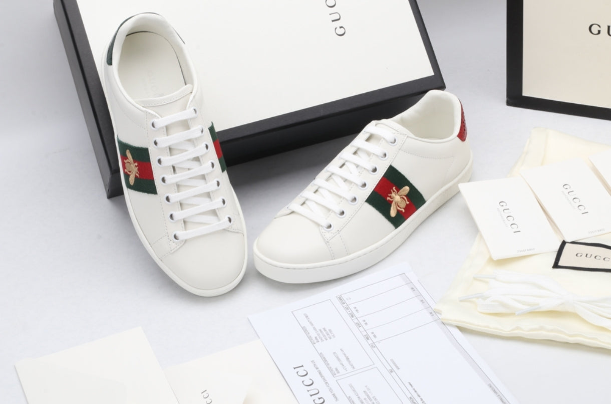 Gucci Ace Sneaker com Abelha Bordada