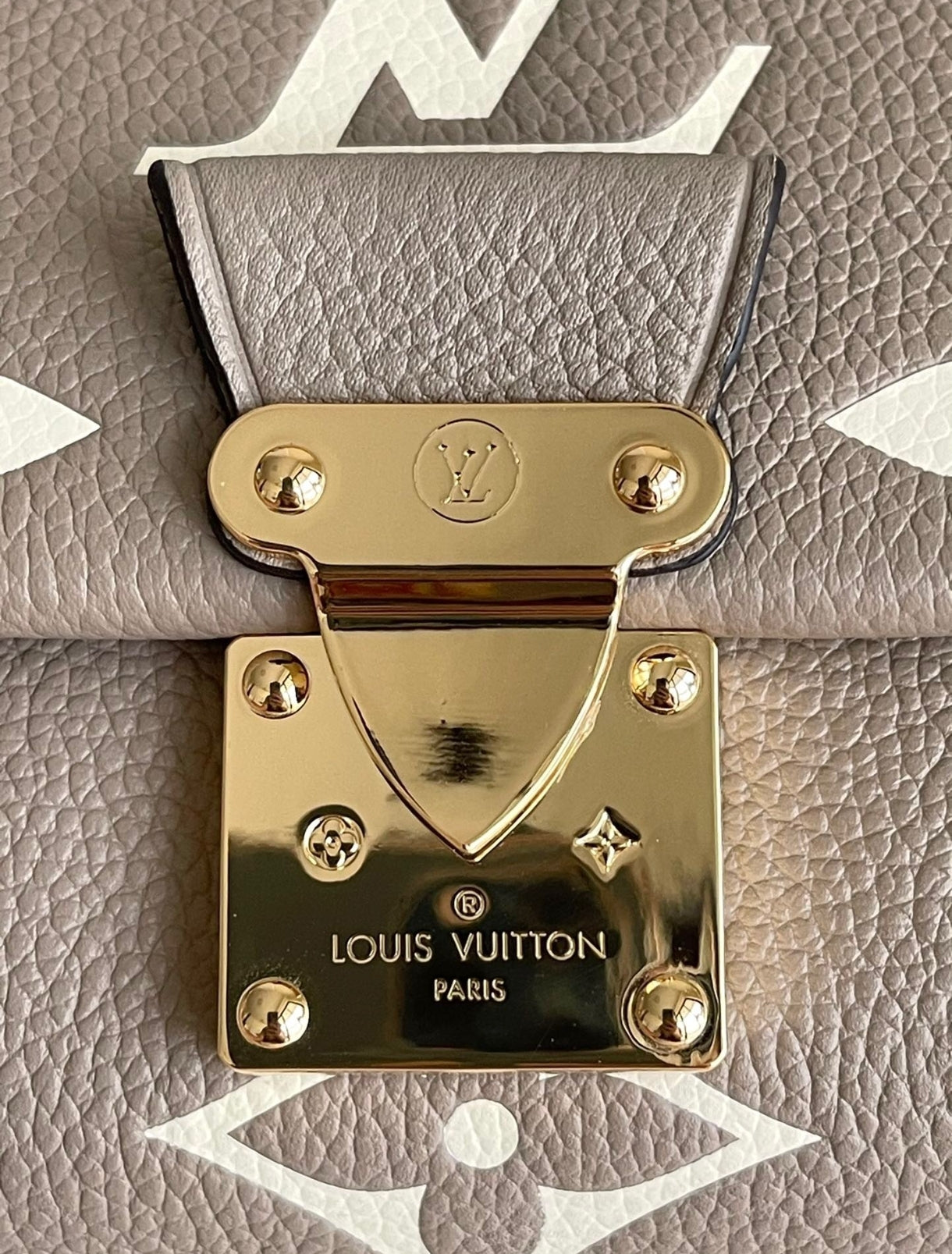 Louis Vuitton Pochette Métis East West