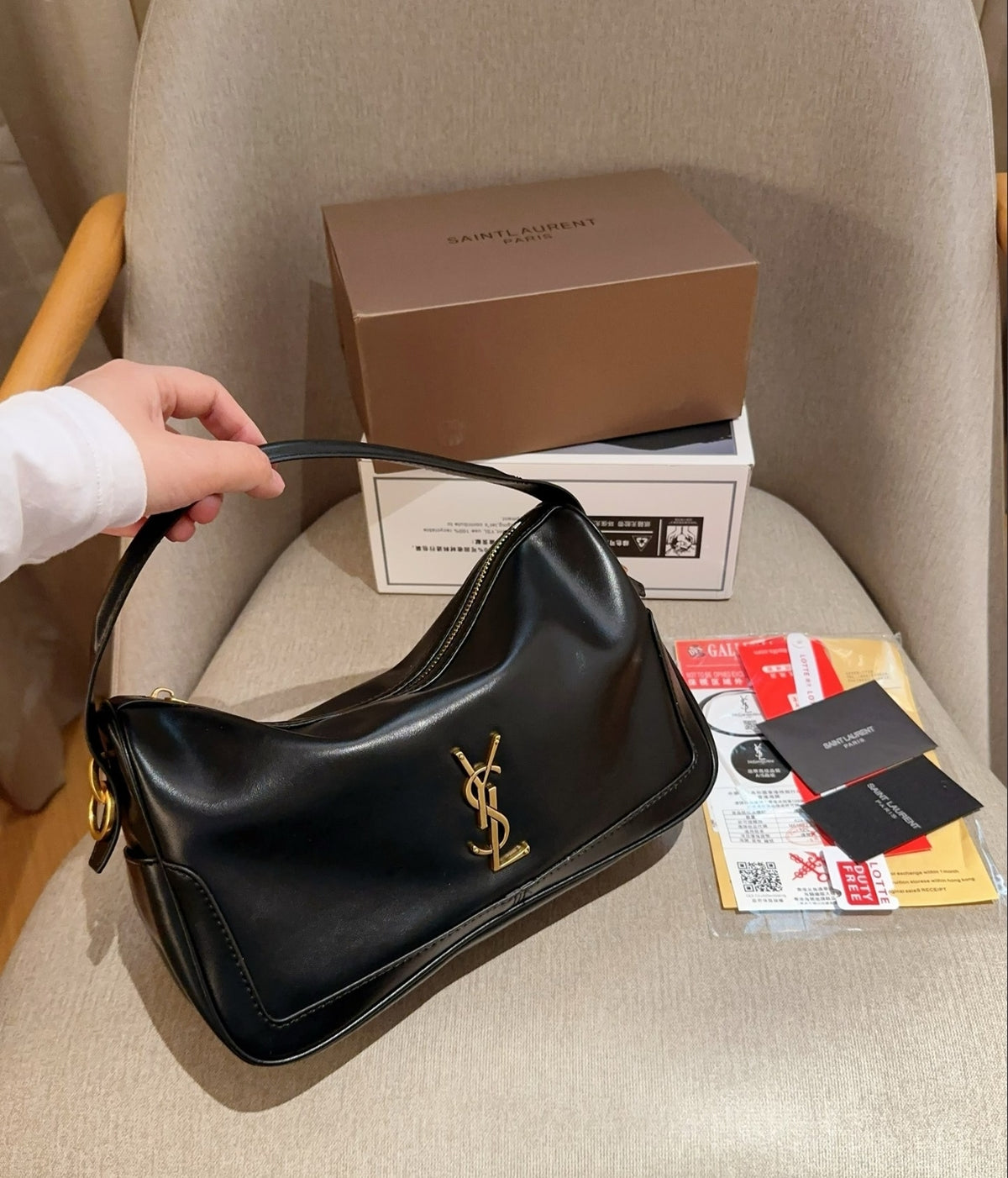 SAINT LAURENT LE 5 À 7–STYLE HOBO – WHITE