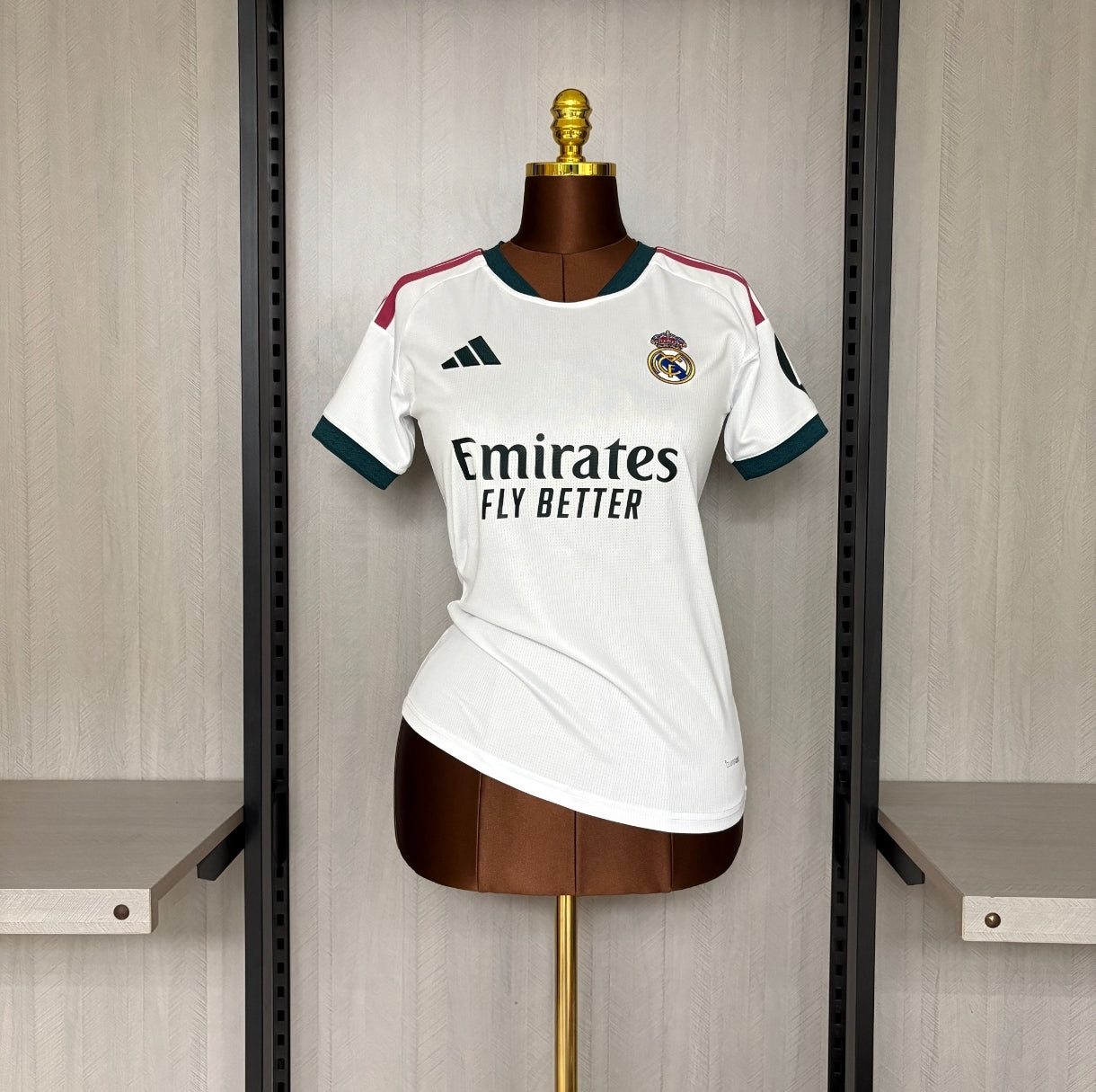 Camiseta de fútbol femenina del Real Madrid 26/27