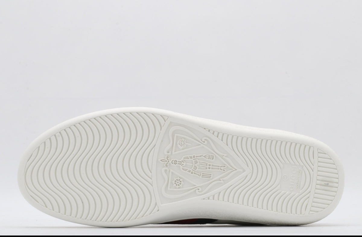 Gucci Ace Sneaker com Abelha Bordada